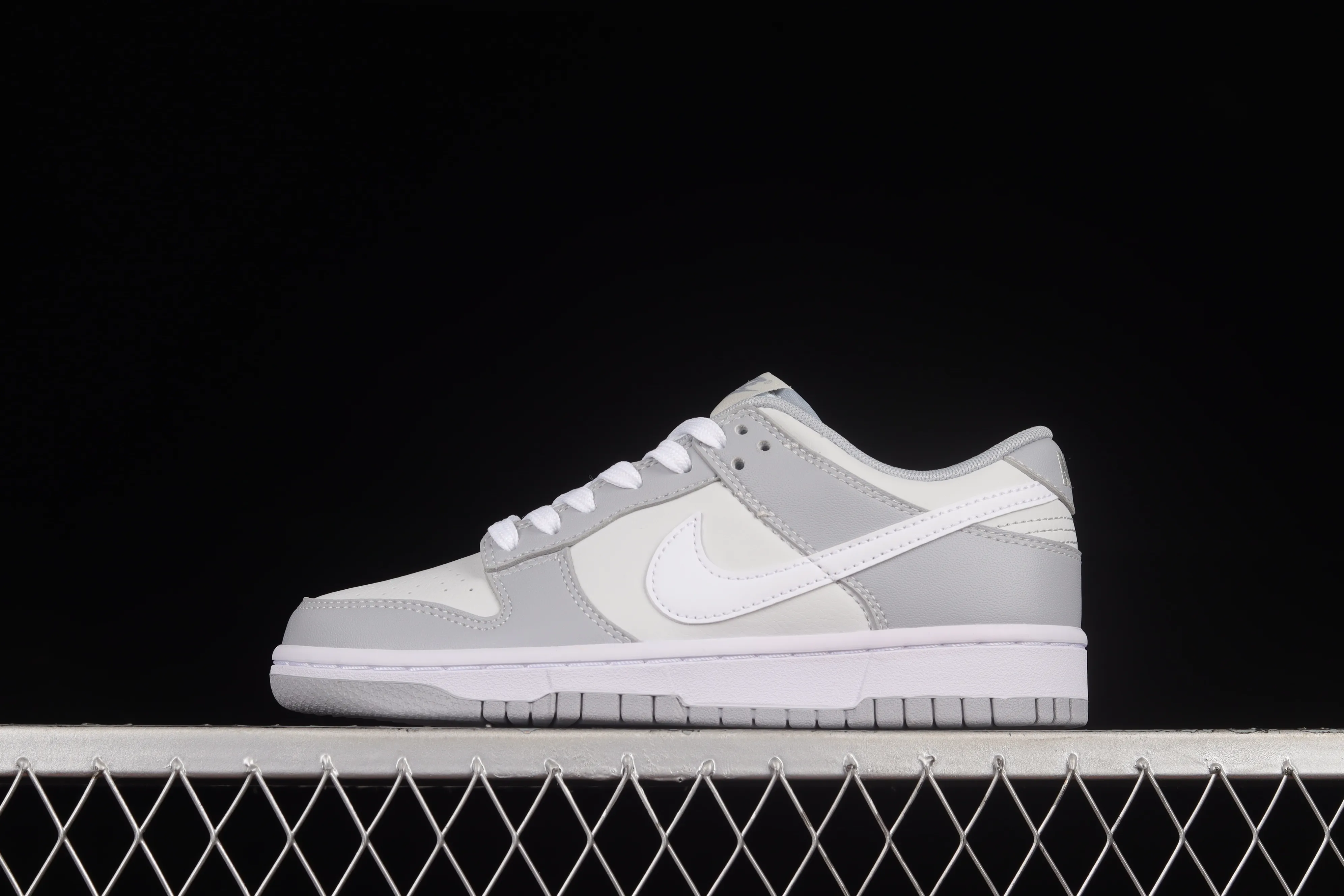 All categories Nk SB Dunk series Nk SB Dunk Low low-top sneakers C version Nk Dunk Low Retro "Grey White" cool gray color SB smashed backboard fashion casual sneakers DJ6188-001